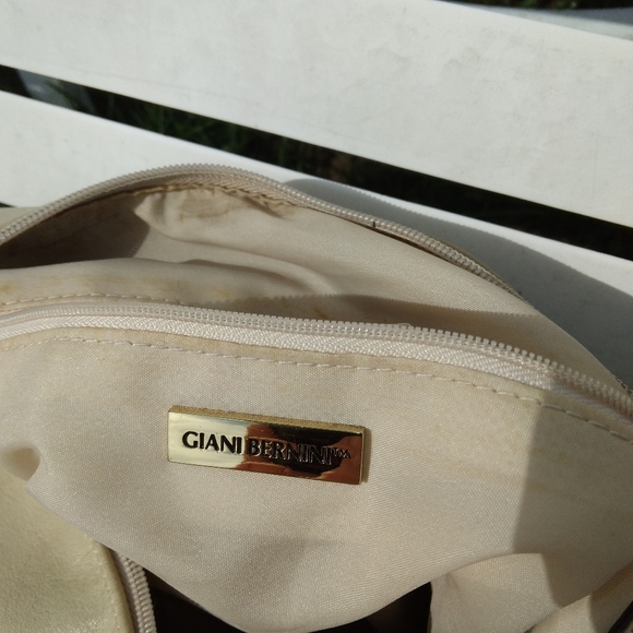 Handbag - Picture 2 of 3